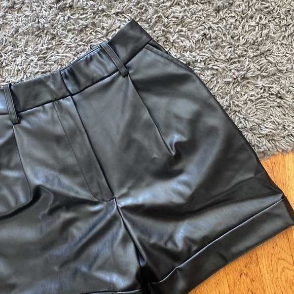 ZARA Faux Leather High Waisted Pleated Shorts Size XS - Picture 2 of 12